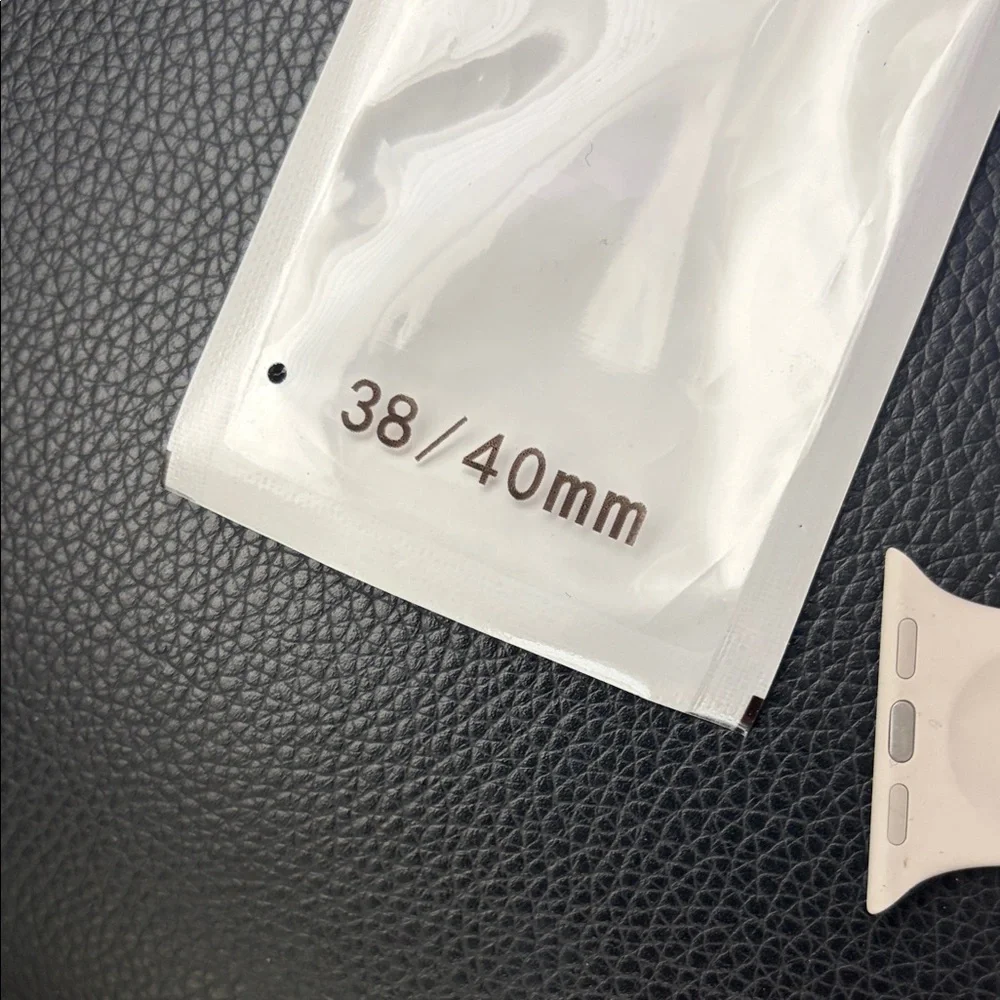 APPLE WATCH Silicone Cream Sports Band NWT 38/40mm